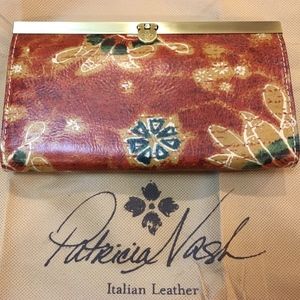 NWT. Patricia Nash 70s Revival Cauchy Wallet